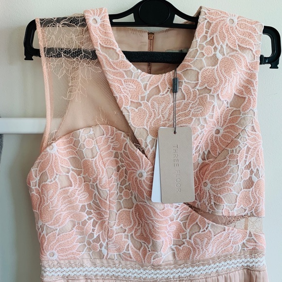 Three floor Pink dress - Picture 3 of 8